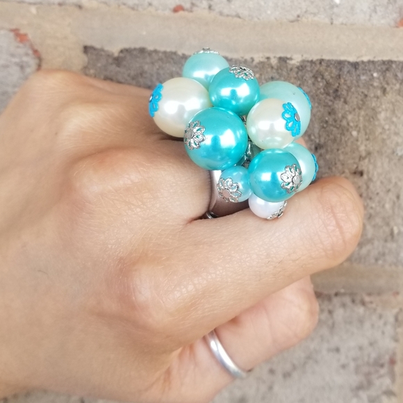 Blue & white pearl beads stretchable One size ring - Picture 1 of 6